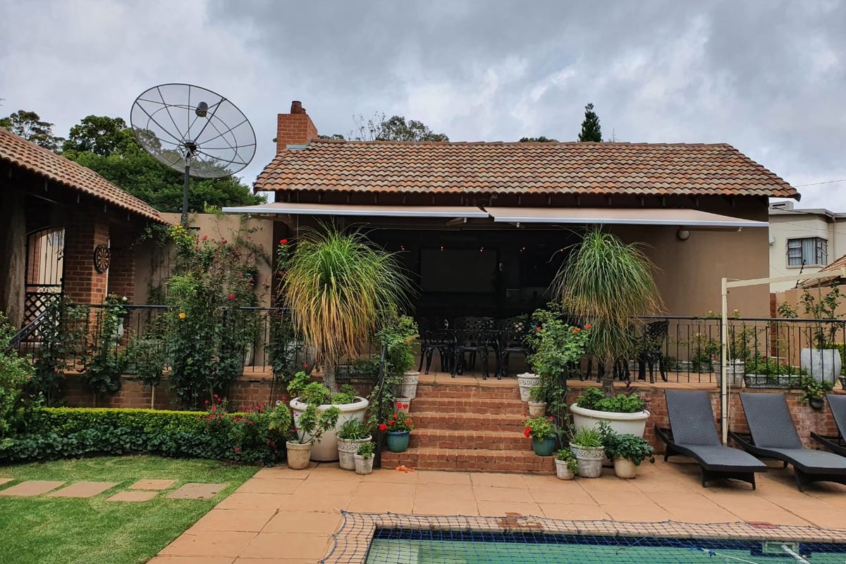 Modern 4 bedroom house for sale in Waterkloof Ridge - Photo 3