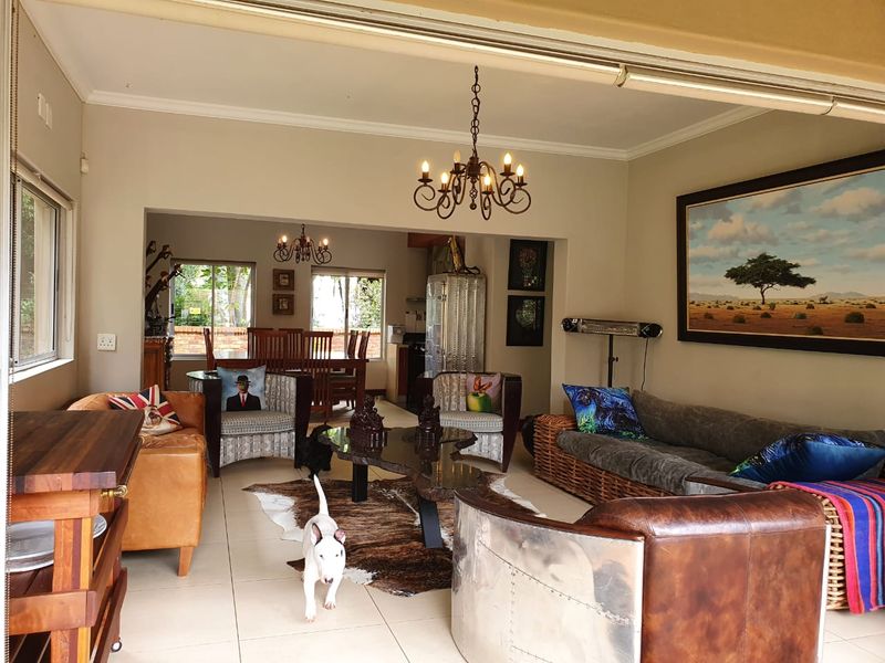 Modern 4 bedroom house for sale in Waterkloof Ridge - Photo 10