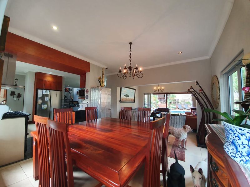 Modern 4 bedroom house for sale in Waterkloof Ridge - Photo 7