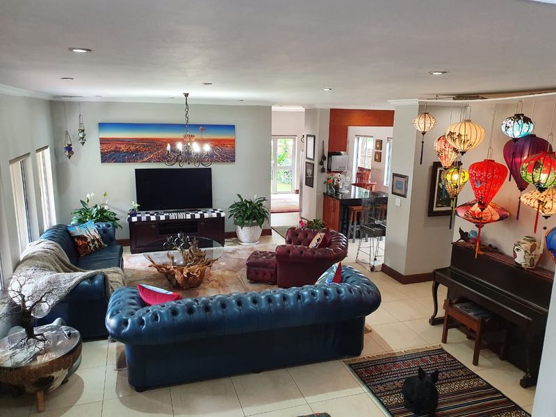 Modern 4 bedroom house for sale in Waterkloof Ridge - Photo 9