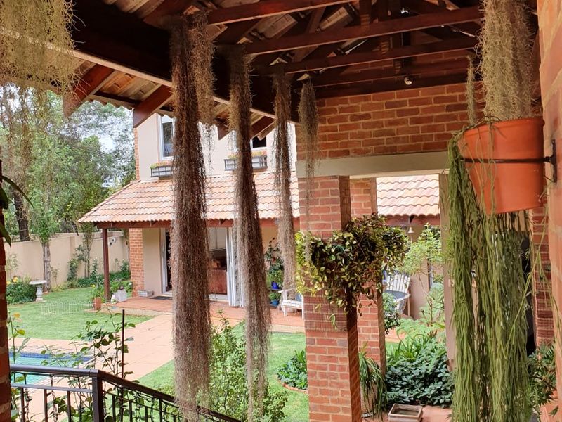 Modern 4 bedroom house for sale in Waterkloof Ridge - Photo 6