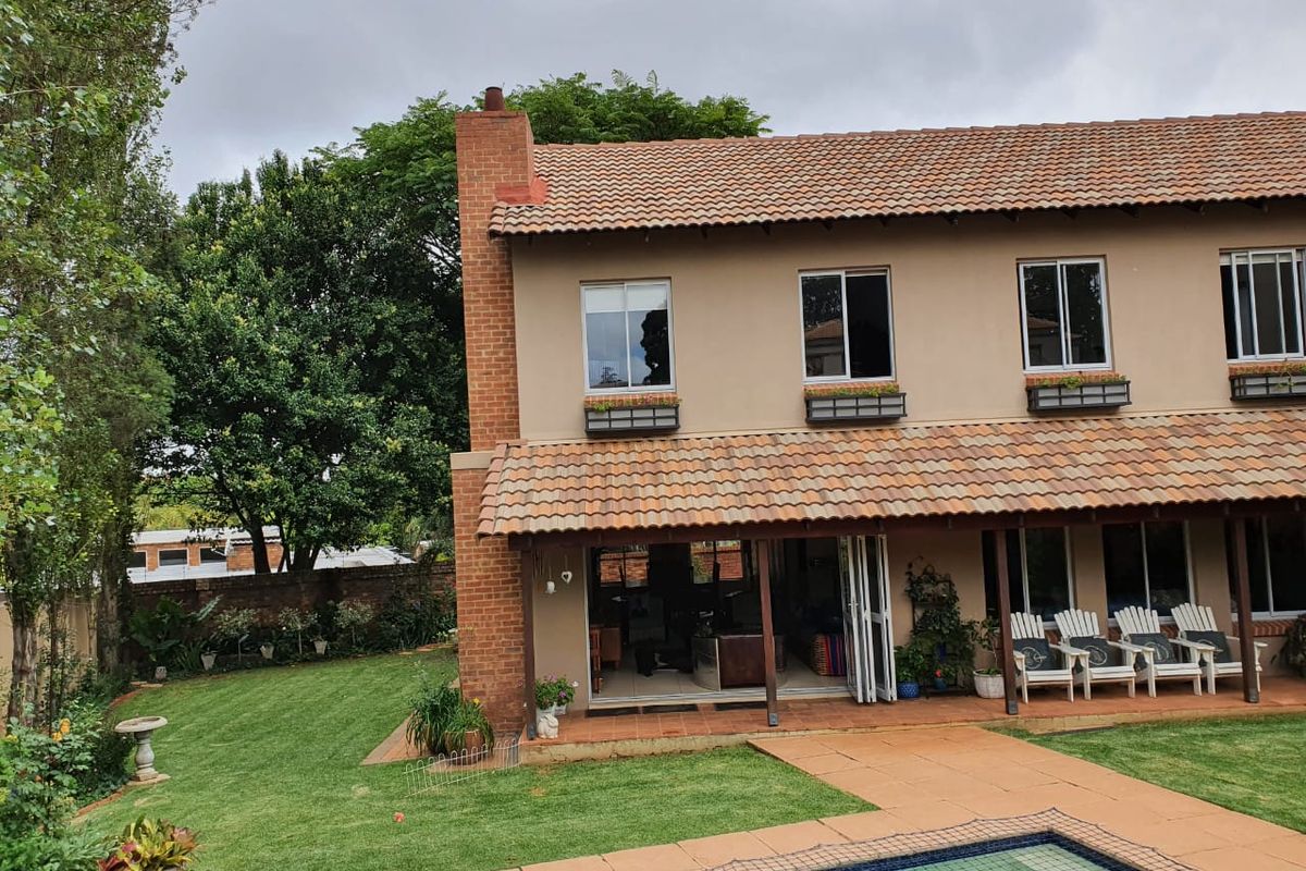 Modern 4 bedroom house for sale in Waterkloof Ridge - Photo 5