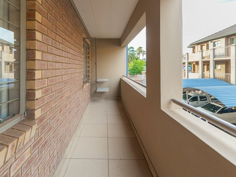 EXLUSIVE MANDATE Apartment for Sale  Prime Location in Pretoria North - Photo 4