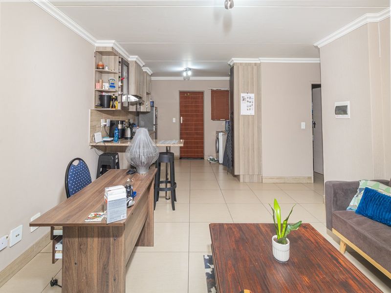 EXLUSIVE MANDATE Apartment for Sale  Prime Location in Pretoria North - Photo 6