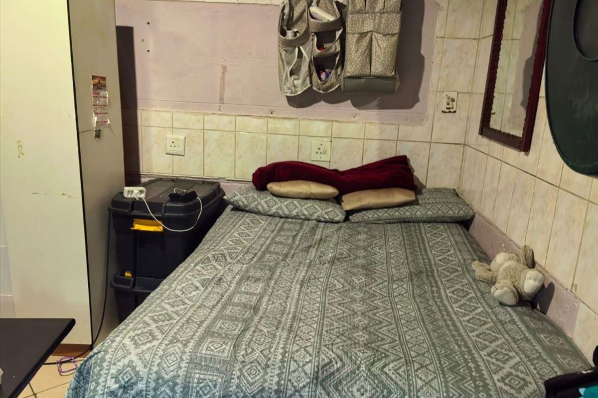 Spacious Single Storey Home - Photo 3