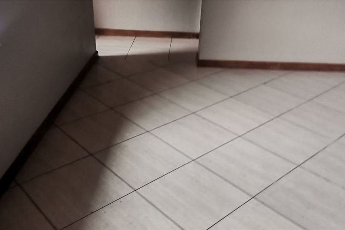 Spacious Family Home With Excellent Features - Photo 2