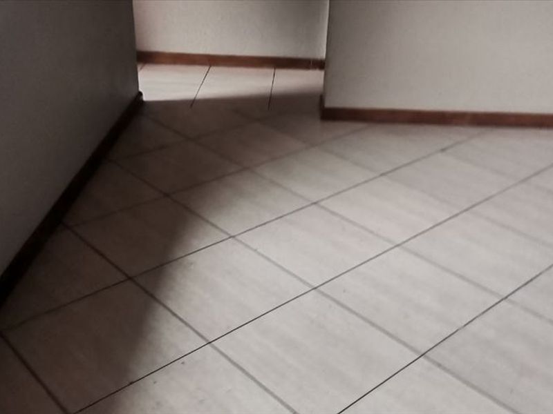 Spacious Family Home With Excellent Features - Photo 2