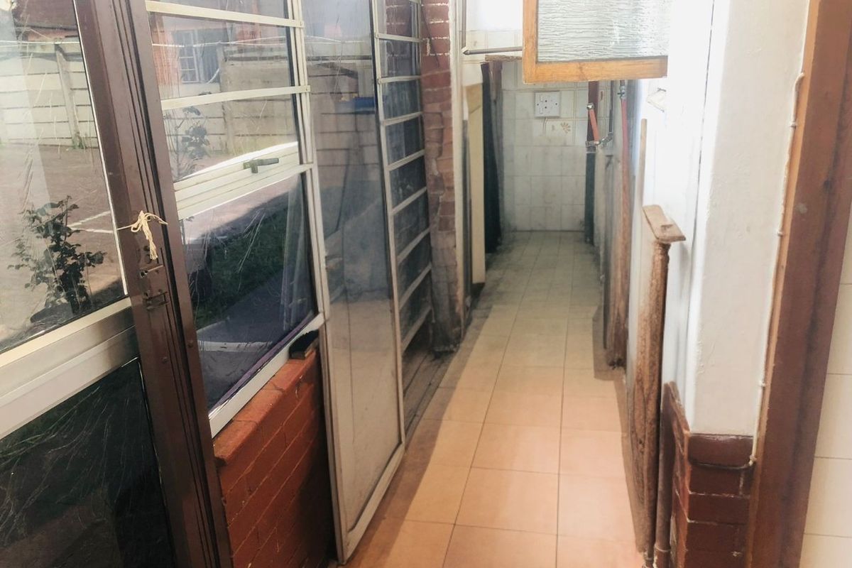 2.5 Bedrooms, 1.5 Bathrooms Apartment For Sale In Glenwood, Durban - Photo 2