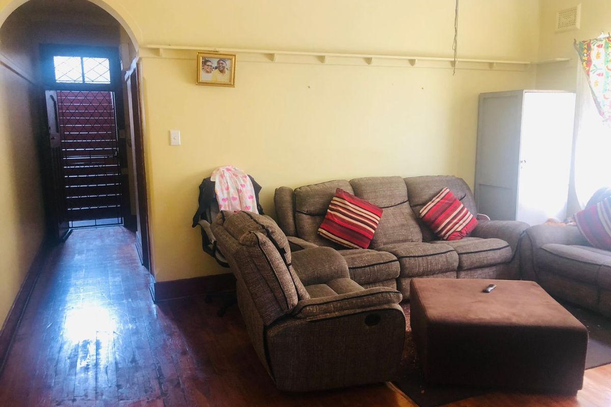 2.5 Bedrooms, 1.5 Bathrooms Apartment For Sale In Glenwood, Durban - Photo 3