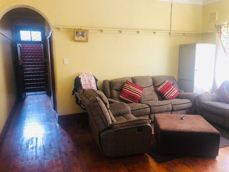 2.5 Bedrooms, 1.5 Bathrooms Apartment For Sale In Glenwood, Durban - Photo 3