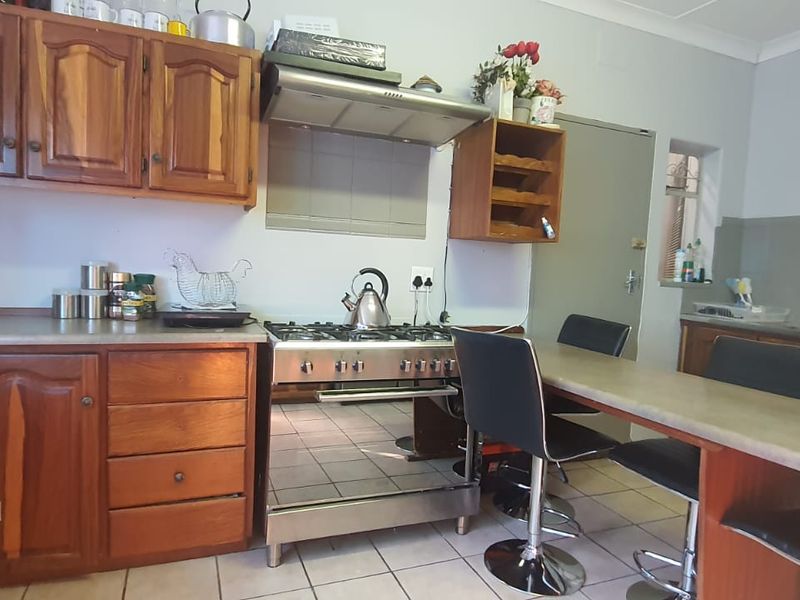 Stunning low maintenance family home for sale. A home with true character and a welcoming atmosphere.  - Photo 6