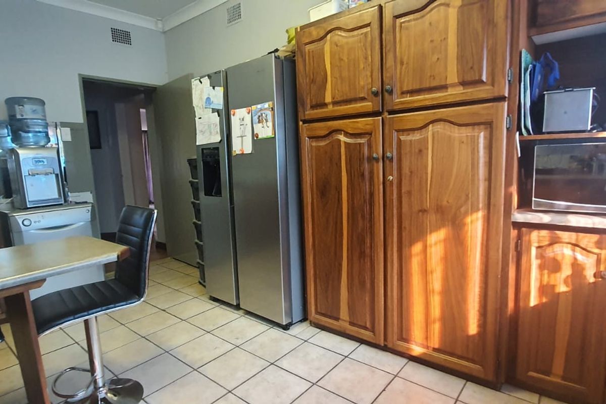 Stunning low maintenance family home for sale. A home with true character and a welcoming atmosphere.  - Photo 4