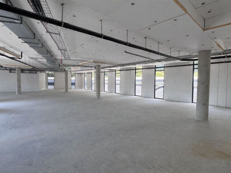 Premium White-Box Office with Expansive Balcony to rent in 52 Katherine Street, Sandton - Photo 5