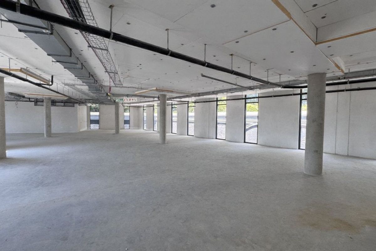 Premium White-Box Office with Expansive Balcony to rent in 52 Katherine Street, Sandton - Photo 4