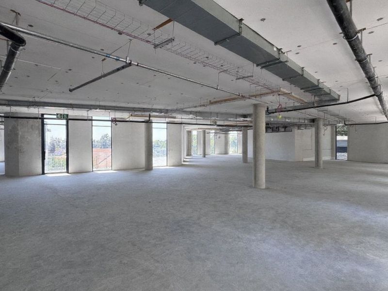 Premium White-Box Office with Expansive Balcony to rent in 52 Katherine Street, Sandton - Photo 9