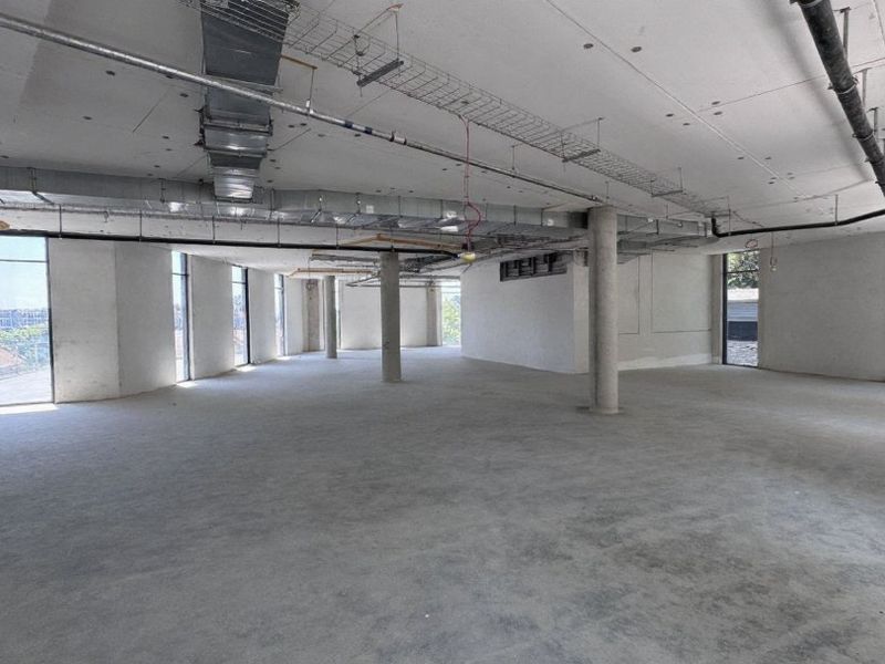 Premium White-Box Office with Expansive Balcony to rent in 52 Katherine Street, Sandton - Photo 8