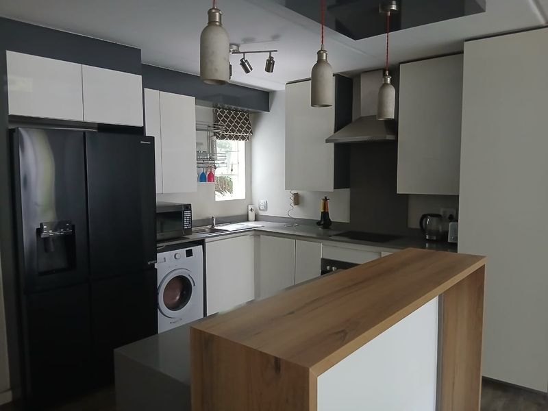 Luxurious 3-Bedroom Apartment in Morningside  - Photo 8