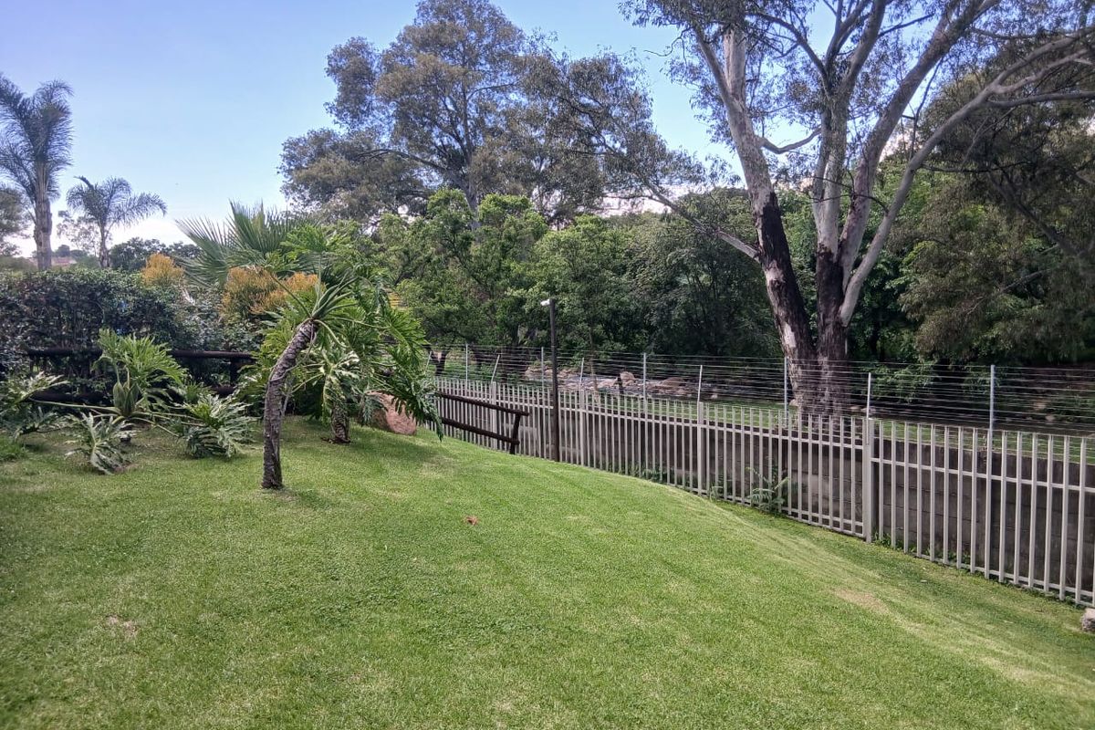 Luxurious 3-Bedroom Apartment in Morningside  - Photo 2