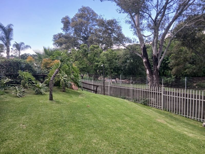 Luxurious 3-Bedroom Apartment in Morningside  - Photo 2