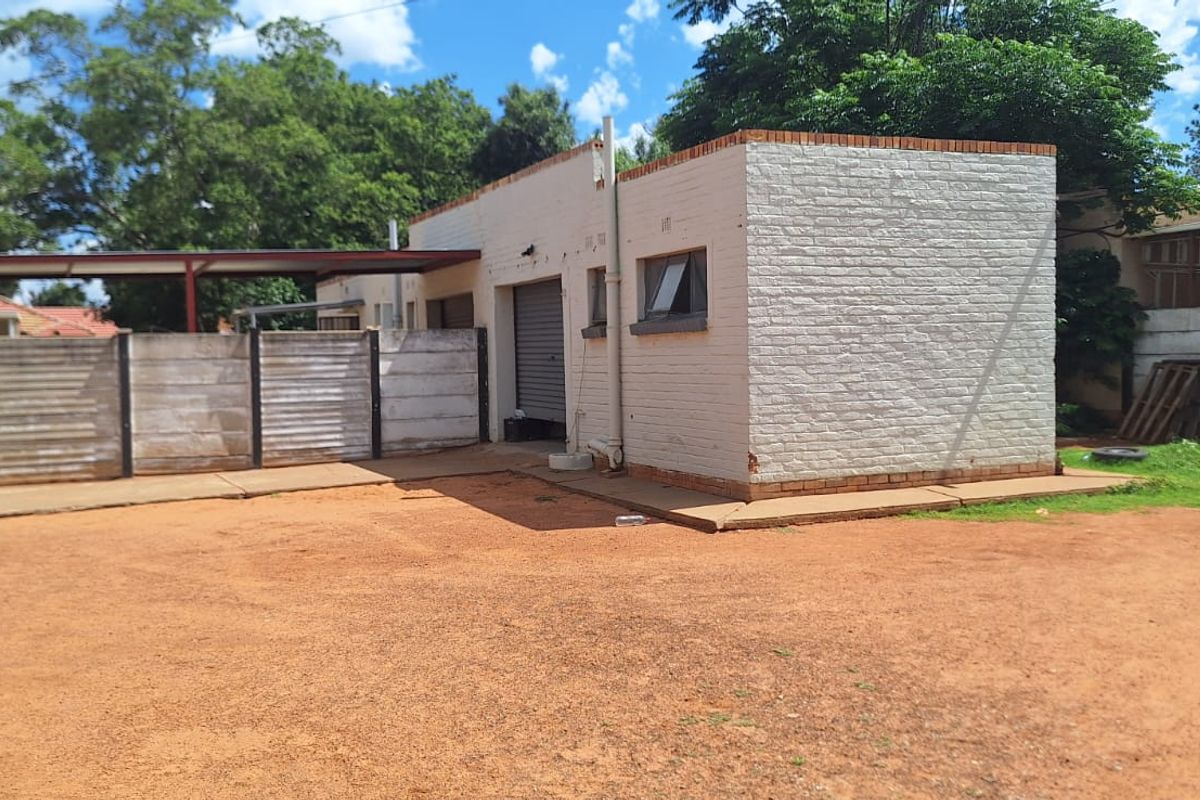 3 Bedroom house for sale in Stilfontein - Photo 2