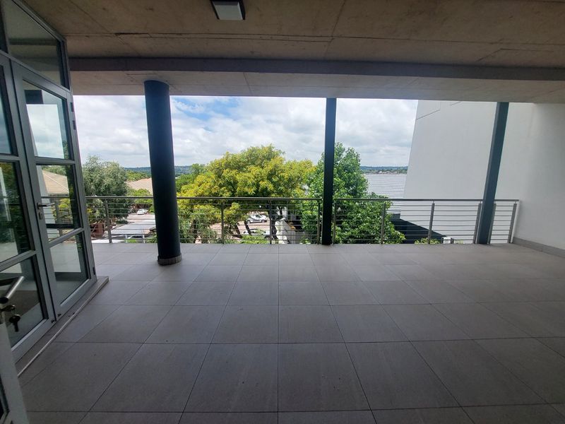 Exceptional A-Grade Office Space in Bryanston – With Panoramic Sandton Skyline Views - Photo 3