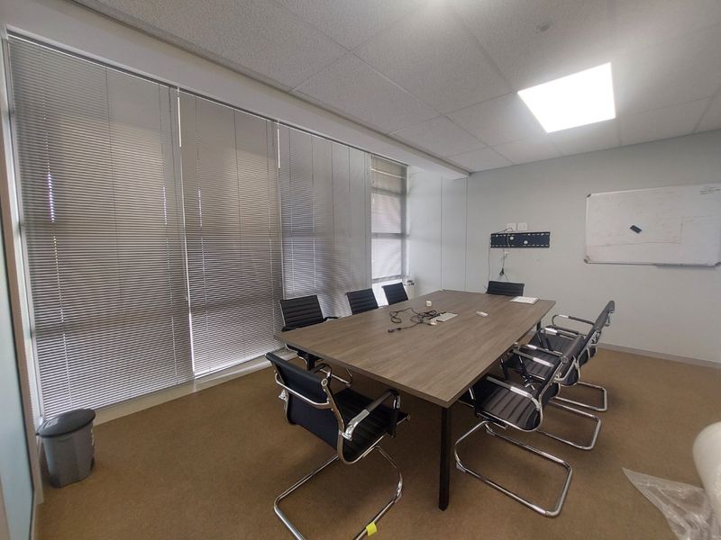 Exceptional A-Grade Office Space in Bryanston – With Panoramic Sandton Skyline Views - Photo 9