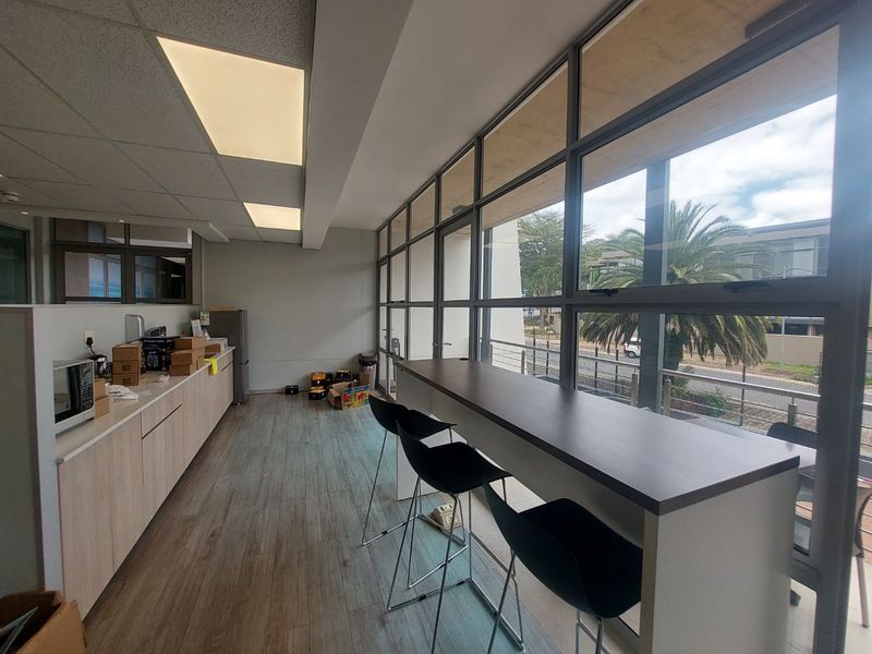 Exceptional A-Grade Office Space in Bryanston – With Panoramic Sandton Skyline Views - Photo 4