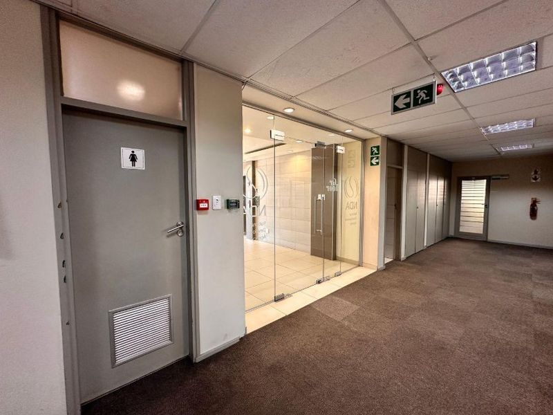 Prime Office to rent in Parktown, Johannesburg - Photo 8