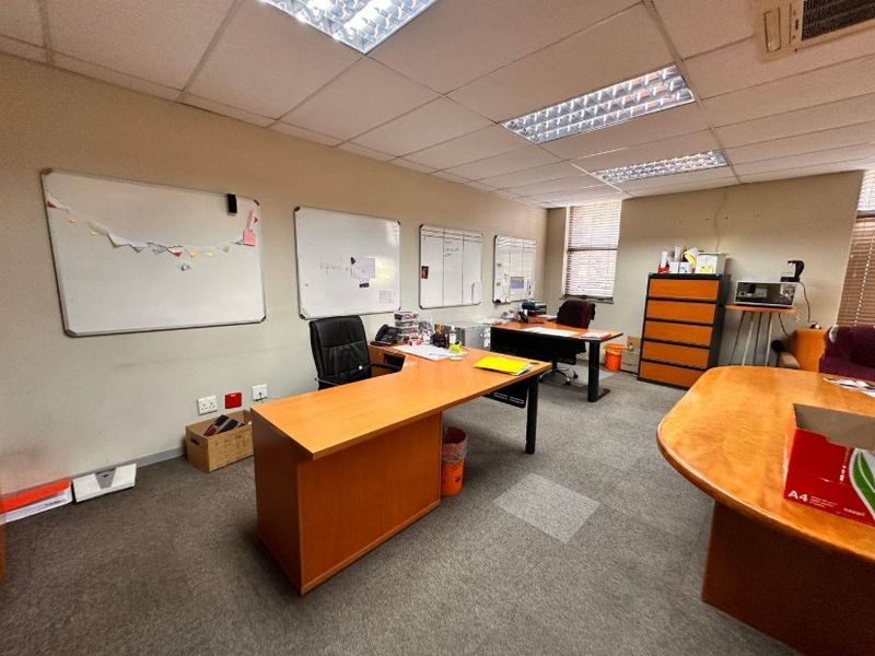 Prime Office to rent in Parktown, Johannesburg - Photo 10
