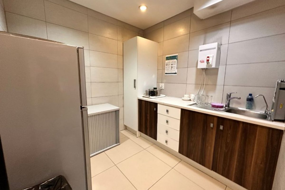 Prime Office to rent in Parktown, Johannesburg - Photo 4