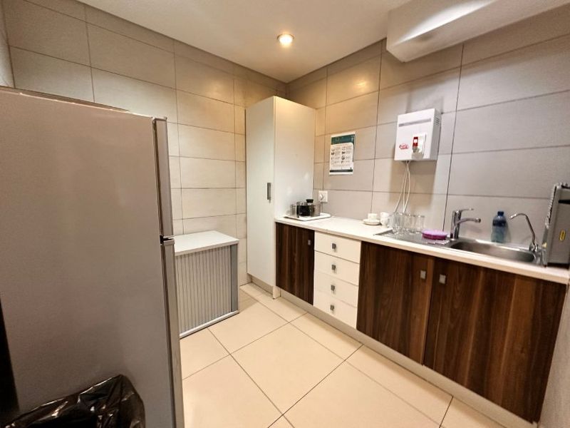 Prime Office to rent in Parktown, Johannesburg - Photo 4