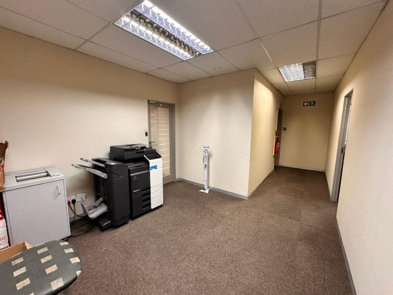 Prime Office to rent in Parktown, Johannesburg - Photo 7
