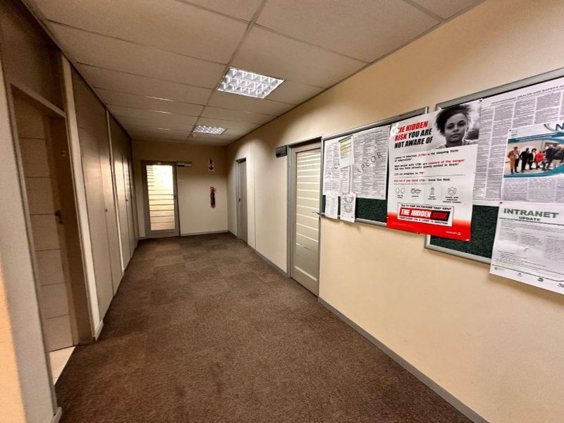 Prime Office to rent in Parktown, Johannesburg - Photo 6