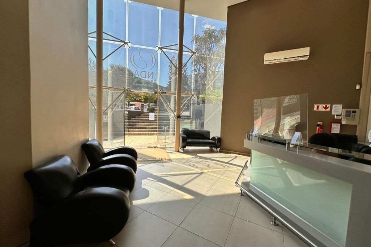 Prime Office to rent in Parktown, Johannesburg - Photo 3