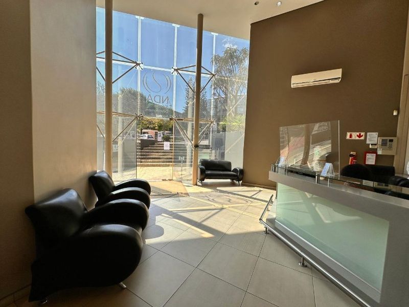 Prime Office to rent in Parktown, Johannesburg - Photo 3