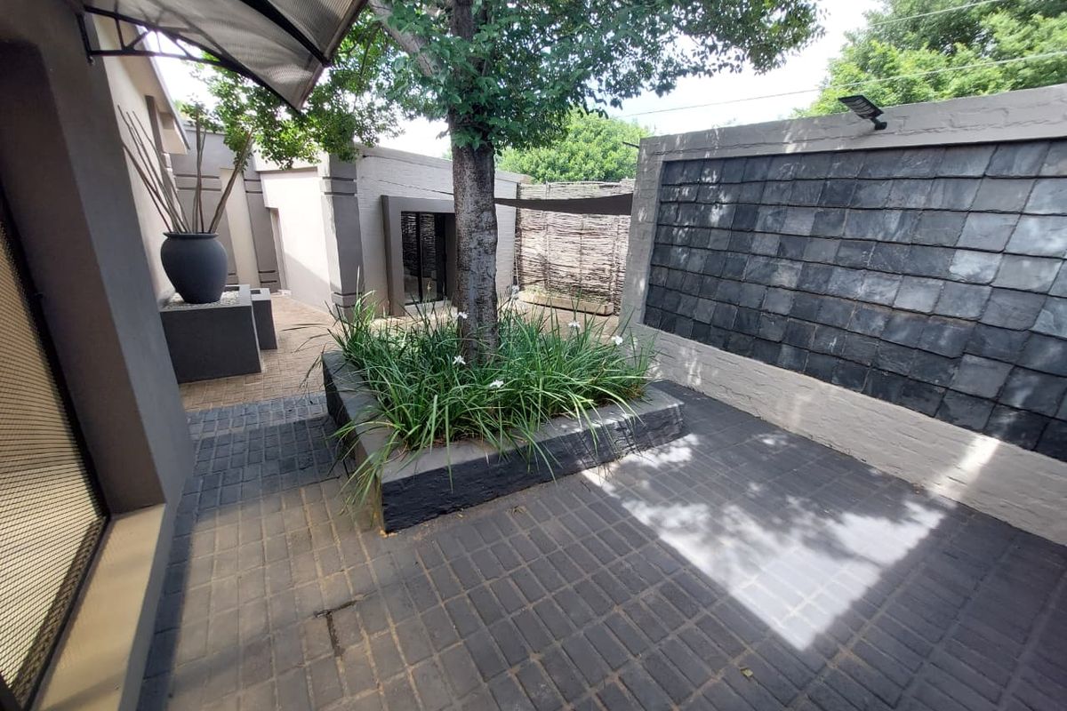 Modern 4-Bedroom Home for Sale – Ideal for a Family or Guesthouse - Photo 4