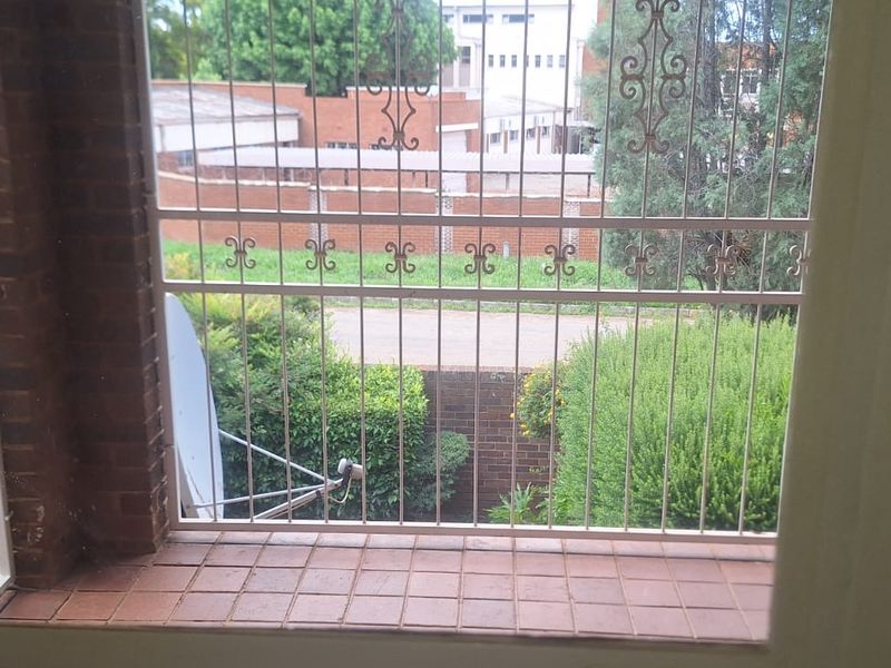 Beautifully Maintained 3-Bedroom Double-Storey Flat in Stilfontein - Photo 6