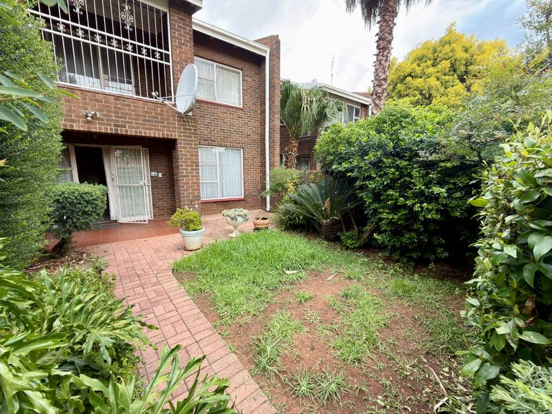 Beautifully Maintained 3-Bedroom Double-Storey Flat in Stilfontein - Photo 3