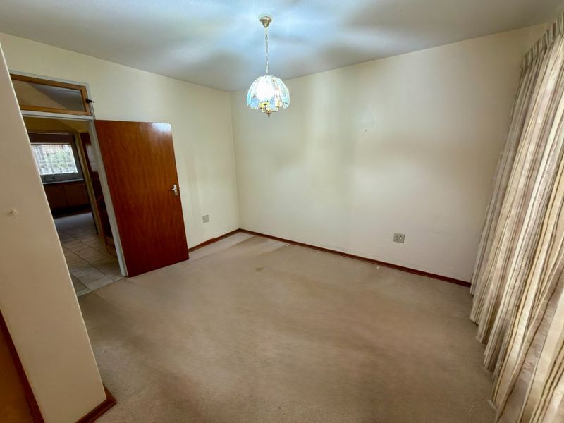 Beautifully Maintained 3-Bedroom Double-Storey Flat in Stilfontein - Photo 10