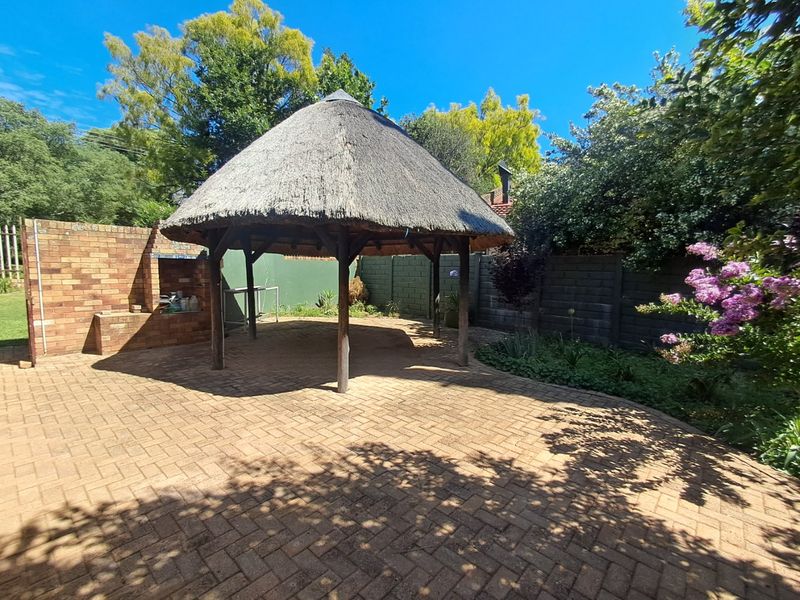 4 Bedroom House + 2 Bedroom Flatlet - Photo 10