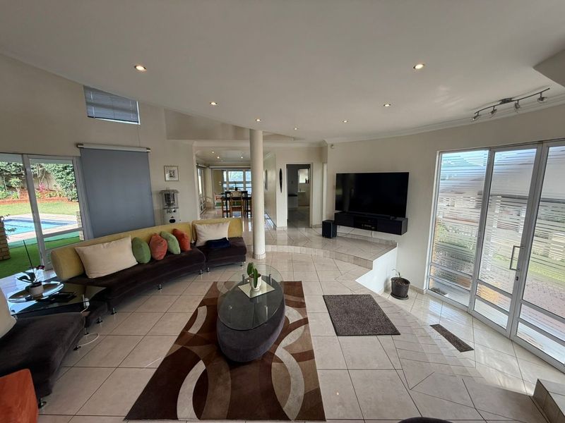 To let in Somerset Park, fully furnished 4 bedroom double storey home with sea views. - Photo 6