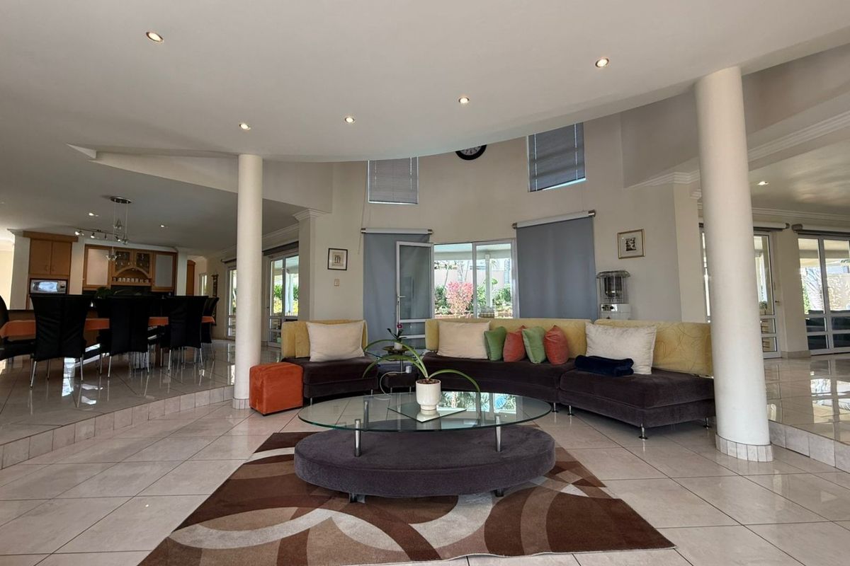 To let in Somerset Park, fully furnished 4 bedroom double storey home with sea views. - Photo 5