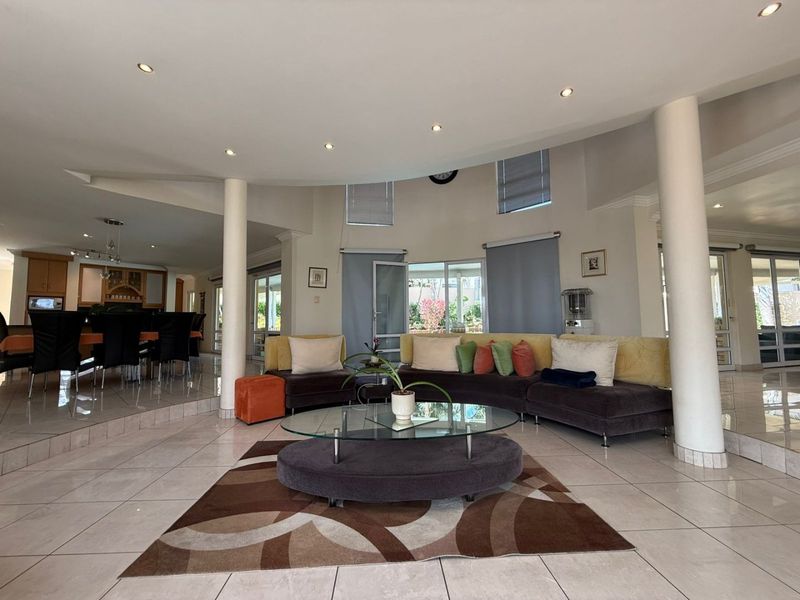 To let in Somerset Park, fully furnished 4 bedroom double storey home with sea views. - Photo 5