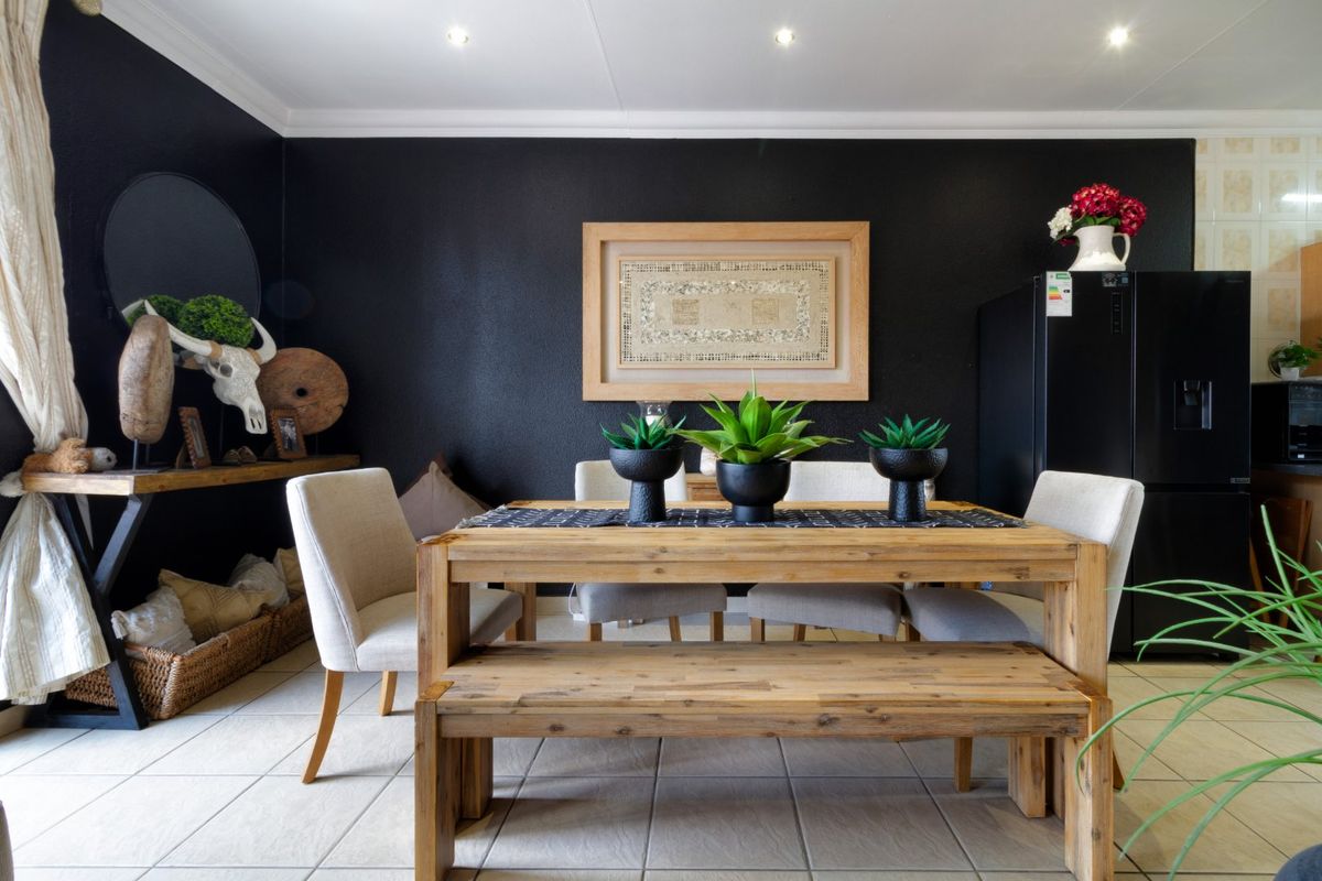 Stylish Secure 3-Bedroom Home with Solar Features in New Market Park - Photo 3