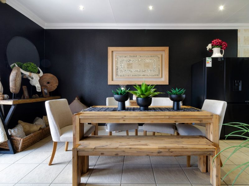 Stylish Secure 3-Bedroom Home with Solar Features in New Market Park - Photo 3