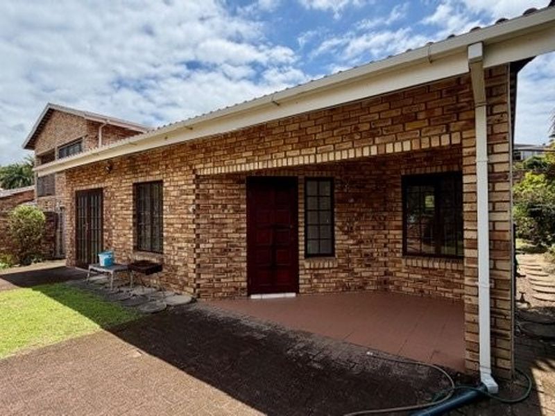 3-Bedroom Townhouse for Sale – Uvongo! Comfortable, Secure & Convenient Coastal Living - Photo 5