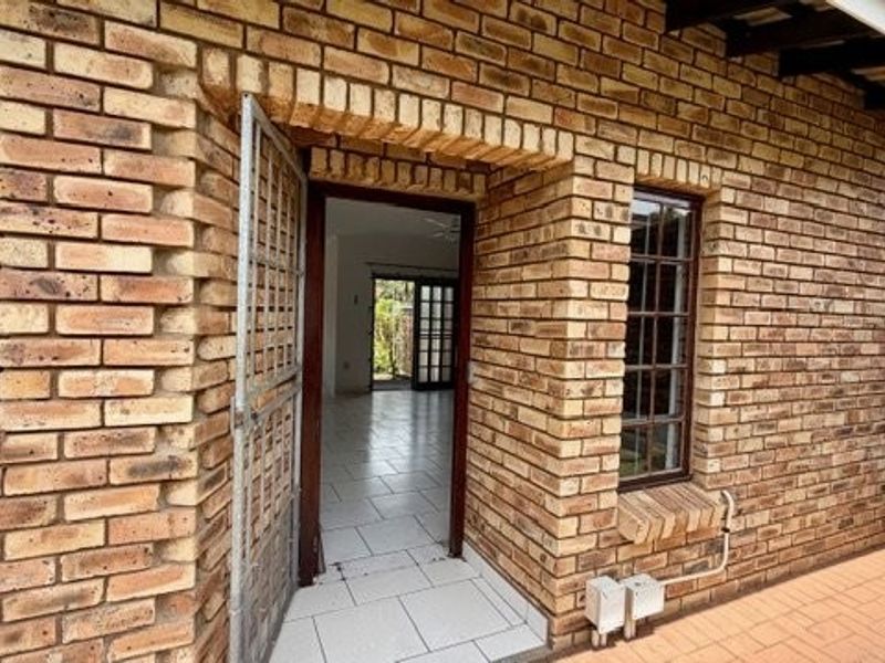3-Bedroom Townhouse for Sale – Uvongo! Comfortable, Secure & Convenient Coastal Living - Photo 10