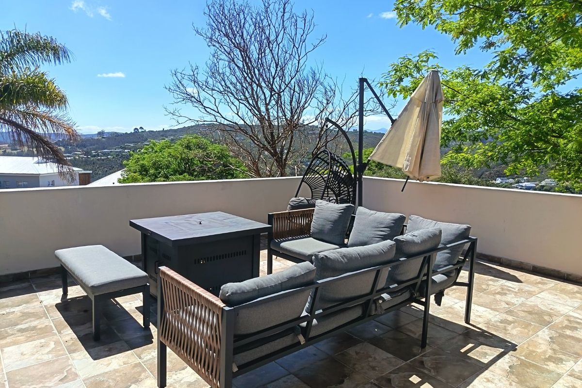 Top of the Hill 5 Bedroom Family Home - Photo 3