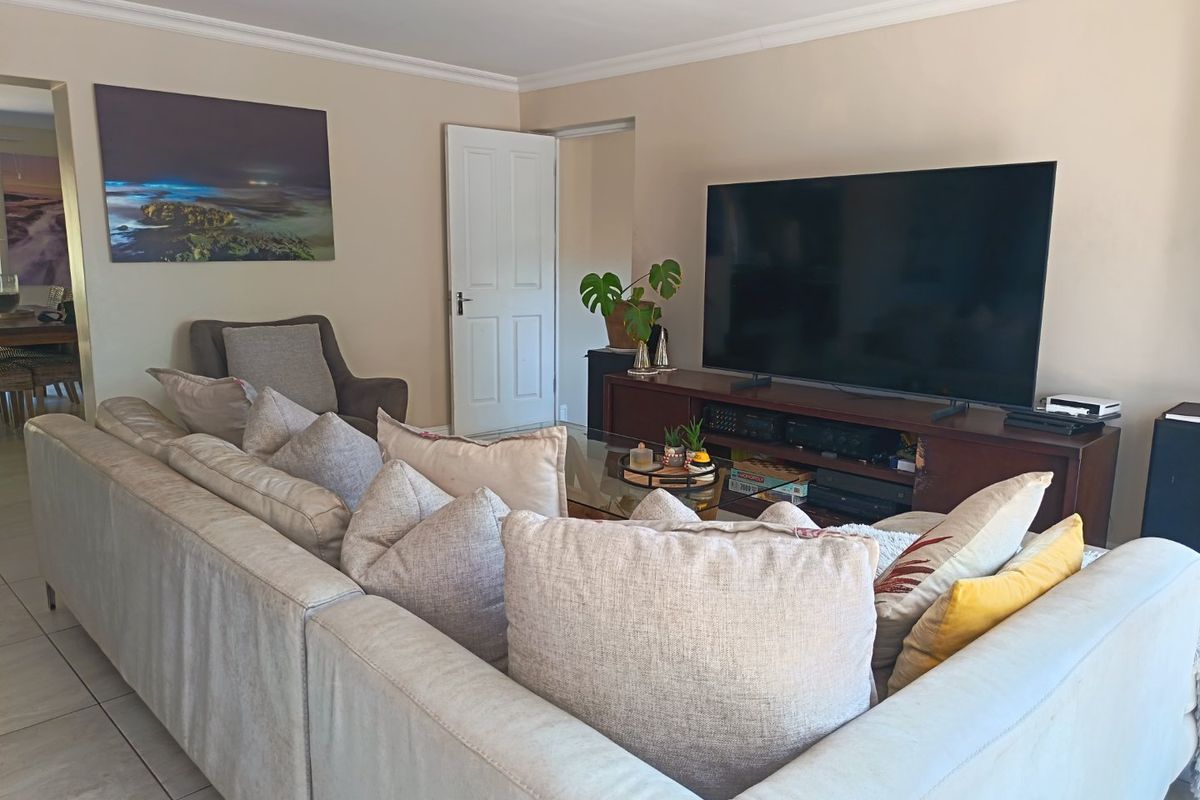 Top of the Hill 5 Bedroom Family Home - Photo 5