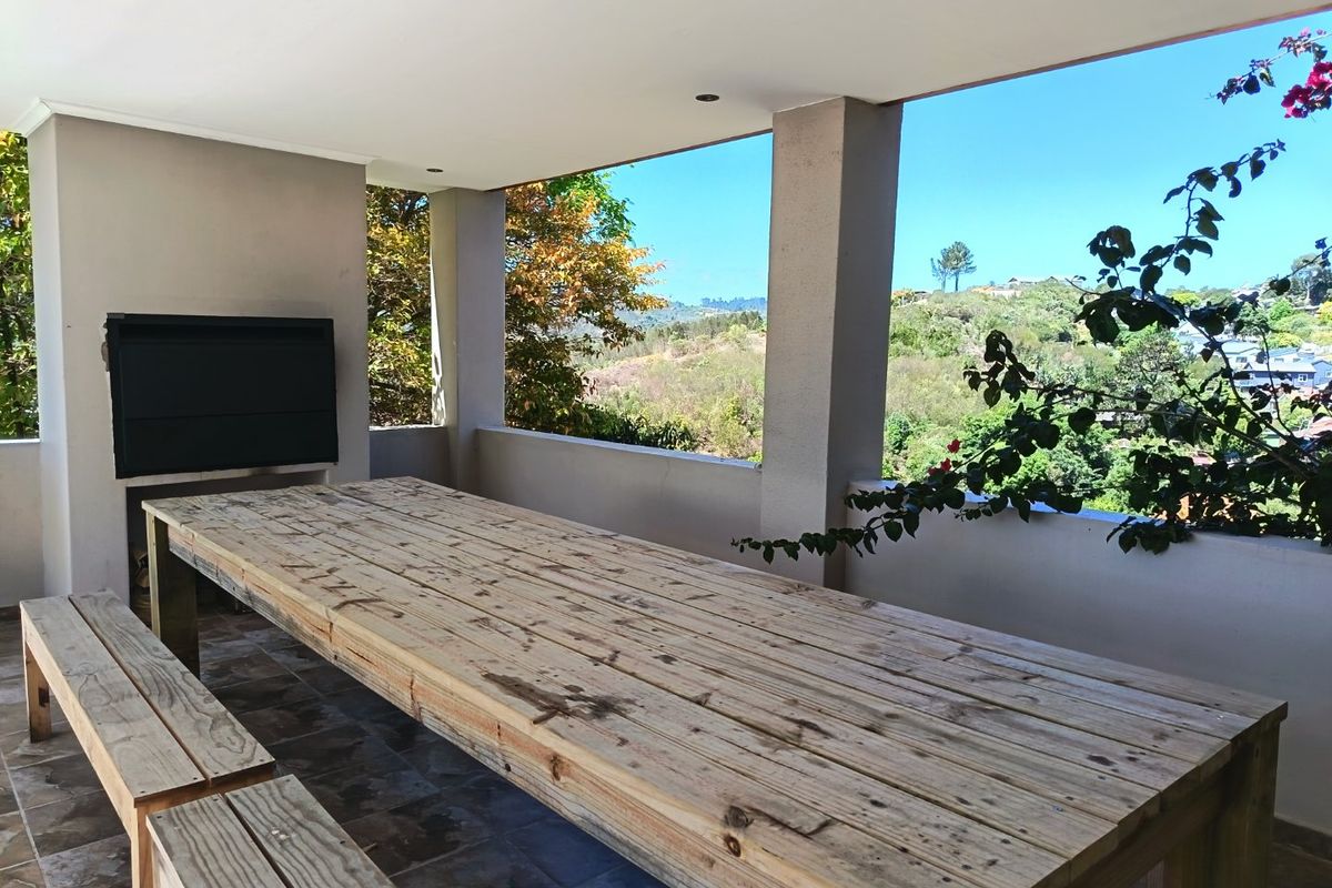 Top of the Hill 5 Bedroom Family Home - Photo 2